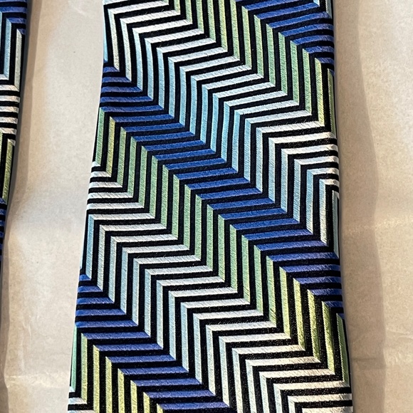 Michael Kors 100% Silk Tie- Cobalt Blue/Light Blue/Green/Silver/Black - Picture 5 of 10